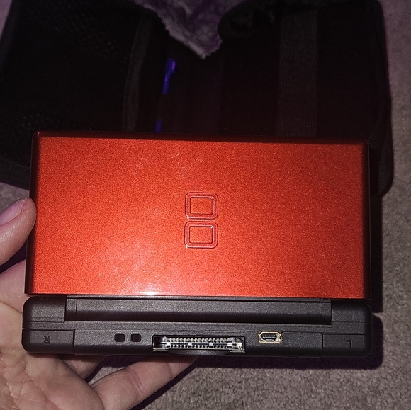 Red Nintendo DS Lite w/ carry case, games & accessories - Picture 7 of 8